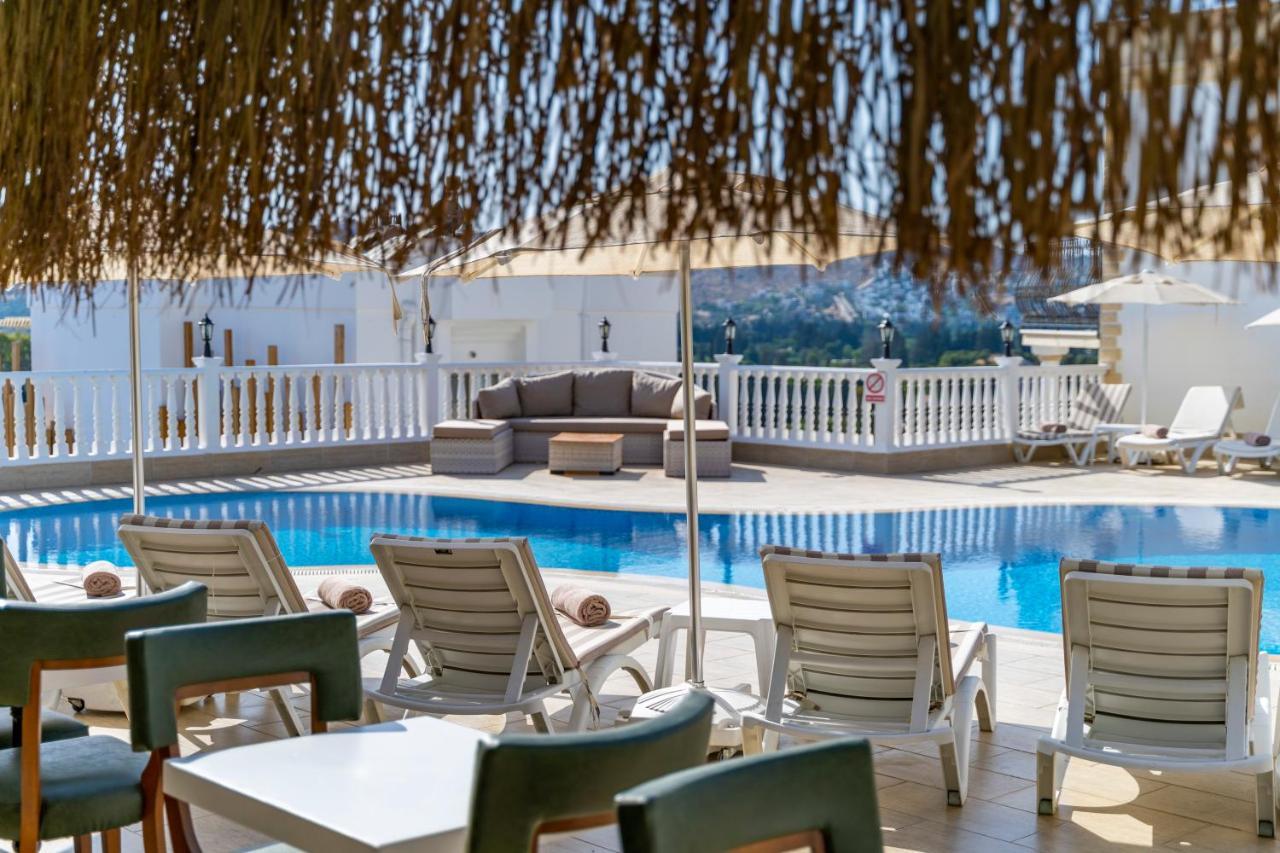 Queen Boutique Hotel ビテツ エクステリア 写真