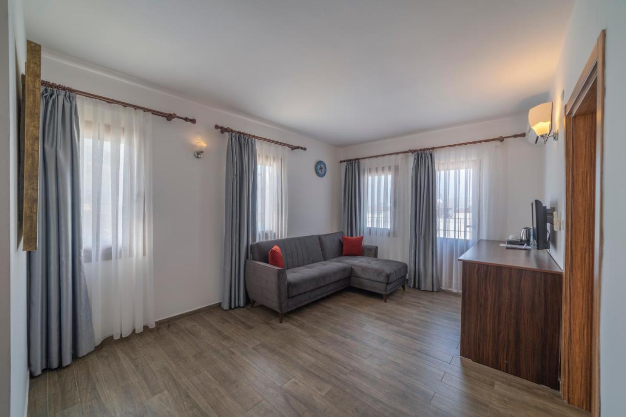 Queen Boutique Hotel ビテツ エクステリア 写真