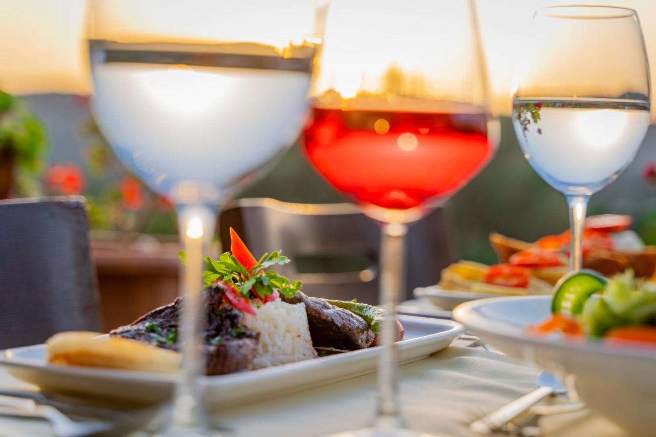 Queen Boutique Hotel ビテツ エクステリア 写真